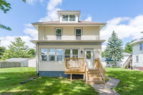 924 N 3rd St, Clinton, IA, 52732-3723 | Card Image