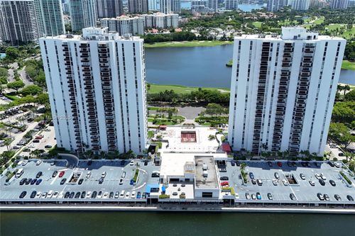 apt-204-3675 N Country Club Dr, Aventura, FL, 33180-1705 | Card Image
