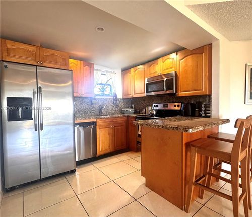 506-8290 Lake Dr, Doral, FL, 33166 | Card Image