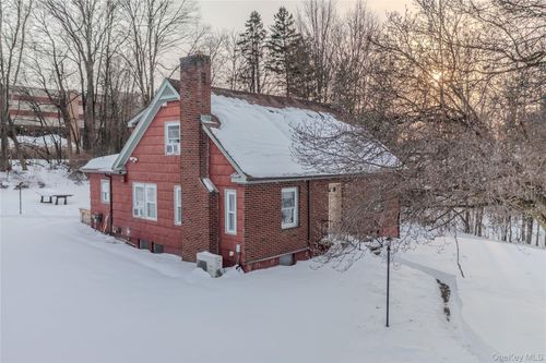 42 W Cedar St, Poughkeepsie, NY, 12601-1335 | Card Image