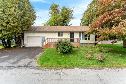 17 Second Ave, Russell, ON, K4R1B8 | Card Image