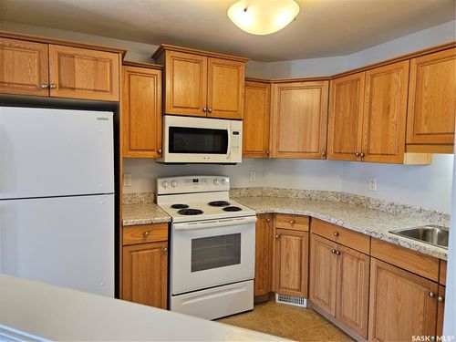 302-3946 Robinson St, Regina, SK, S4S3C8 | Card Image
