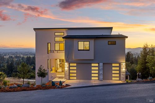 5095 Knollwood Court, Santa Rosa, CA, 95403 | Card Image