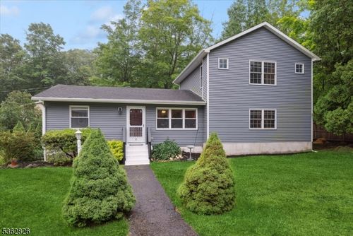 13 Oklahoma Trl, Hopatcong, NJ, 07843-1776 | Card Image