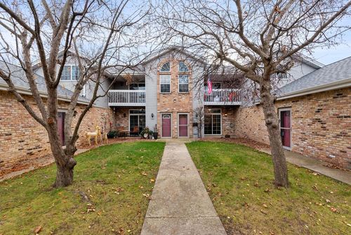 180 W Oak Leaf Drive, Oak Creek, WI, 53154 | Card Image