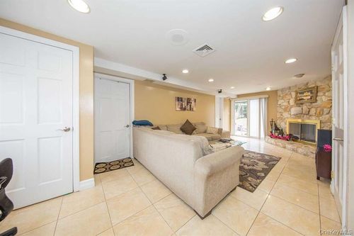 413 Clearmeadow Dr, East Meadow, NY, 11554-1224 | Card Image