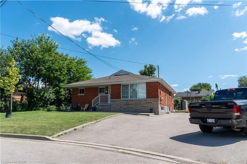 lower-8 Salmond Crt, Hamilton, ON, L8T2J7 | Card Image