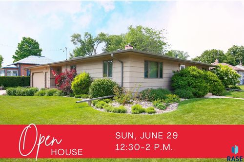 429 S Elm St, Lennox, SD, 57039-2209 | Card Image