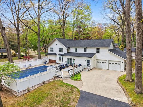 385 Marquette Ave, Holland, MI, 49424-2668 | Card Image