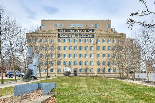 202-3 Father David Bauer Dr, Waterloo, ON, N2L6M1 | Card Image