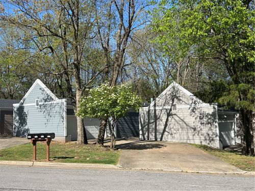 2077 N Kantz Ln, Fayetteville, AR, 72703-3128 | Card Image