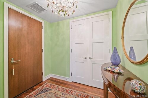 apt-28g-5 Renaissance Sq, White Plains, NY, 10601-3049 | Card Image