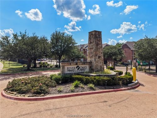 301-305 Holleman Dr E, College Station, TX, 77840-7063 | Card Image