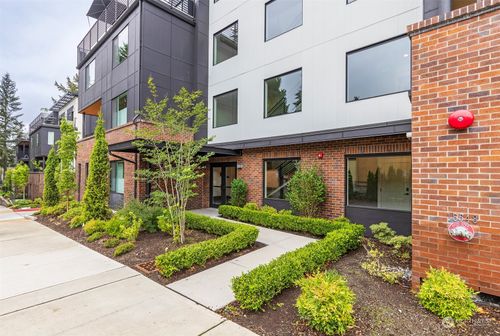 17-15548 Ne 15th Place, Bellevue, WA, 98007 | Card Image