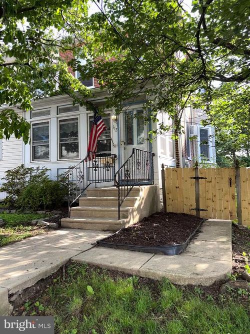 112 E Cooke Ave, GLENOLDEN, PA, 19036-1404 | Card Image