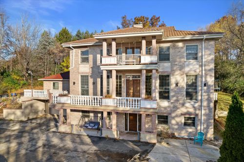 4425902 Lindsay Rd, Pewaukee, WI, 53072-1923 | Card Image