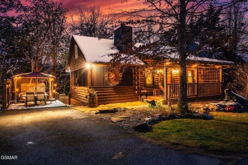 1014 Walini Way, Sevierville, TN, 37876-9702 | Card Image