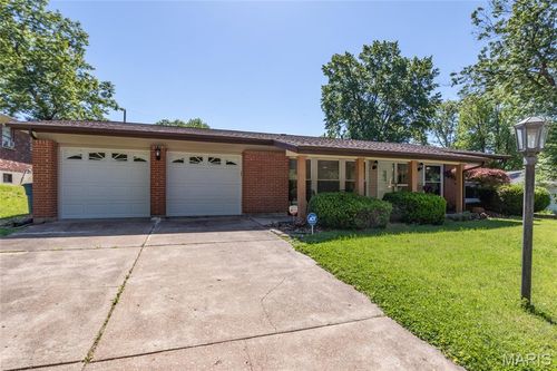 1204 Hobson Dr, Ferguson, MO, 63135-1423 | Card Image