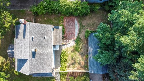 24 8th Ave, Sea Cliff, NY, 11579-1442 | Card Image