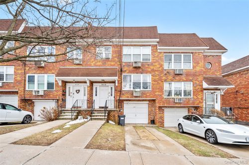 56-18 Cloverdale Blvd, Oakland Gardens, NY, 11364-2064 | Card Image