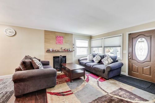 3851 Harvard Ter, Skokie, IL, 60076-3637 | Card Image