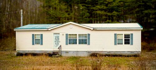 726 Hellard Rd, Annville, KY, 40402-9007 | Card Image