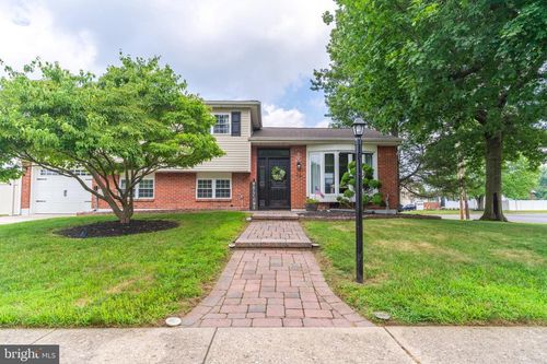 30 Rock Royal Rd, Hamilton, NJ, 08620-1652 | Card Image