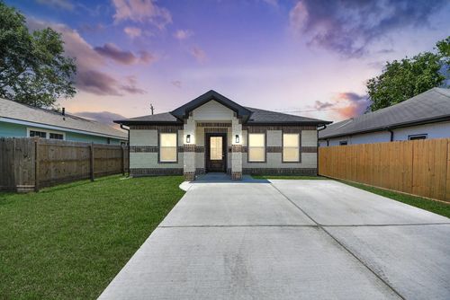516 Bolster St, Baytown, TX, 77520-7518 | Card Image