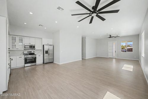 7002 E Calle Osito, Tucson, AZ, 85710-5456 | Card Image