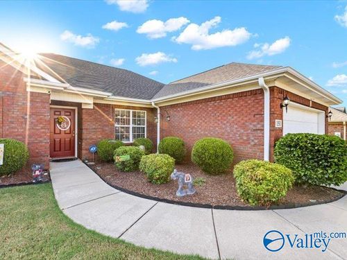 151 Bucks Pocket Dr, New Market, AL, 35761-9032 | Card Image