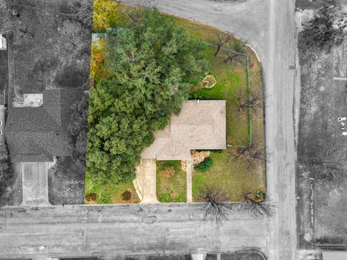 1002 W Woodlawn St, San Saba, TX, 76877-3121 | Card Image