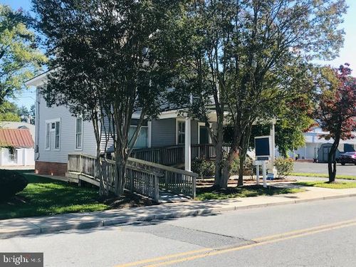 6 N Railroad Ave, GEORGETOWN, DE, 19947-1242 | Card Image