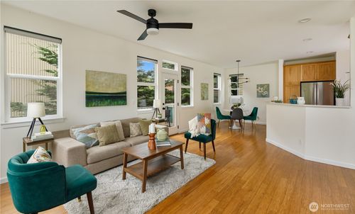 10-346 Wyatt Way Ne, Bainbridge Island, WA, 98110-1842 | Card Image