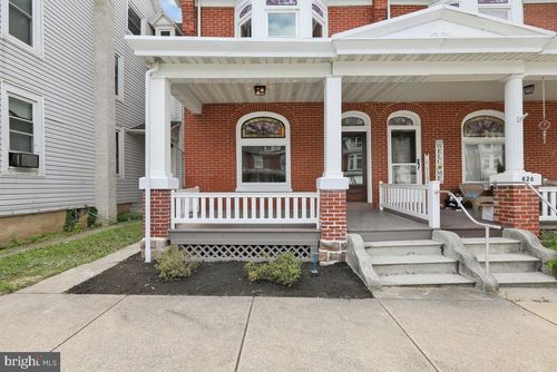 424 Walnut St, DENVER, PA, 17517-1440 | Card Image
