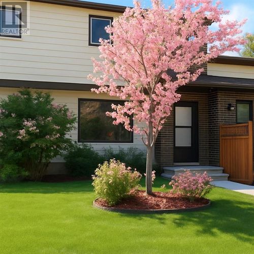 70 Mcblane Close, Red Deer, AB, T4R1W6 | Card Image