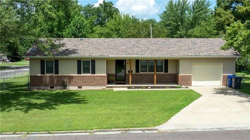 1640 Country Club Blvd, Sedalia, MO, 65301-6806 | Card Image