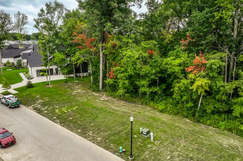 4285 Elmscott Rdg, Zionsville, IN, 46077-7797 | Card Image