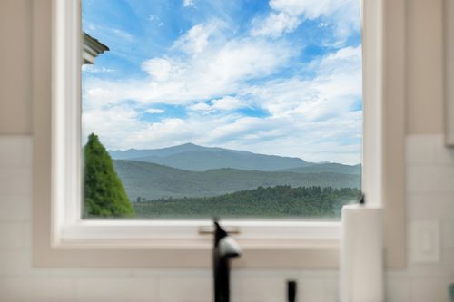 8 Ledgeview Way, Plymouth, NH, 03264-3047 | Card Image