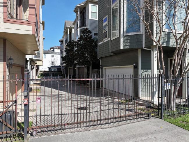 2014 Sabine St, House other with 4 bedrooms, 5 bathrooms and 2 parking in Houston TX | Image 39