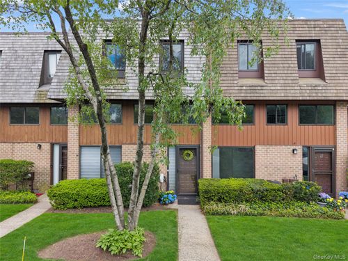 23 The Hamlet, Pelham, NY, 10803-3052 | Card Image