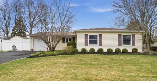 19 All Points Ter, Holbrook, NY, 11741-1303 | Card Image