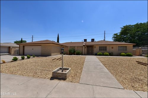 8904 Mettler Dr, El Paso, TX, 79925-4047 | Card Image