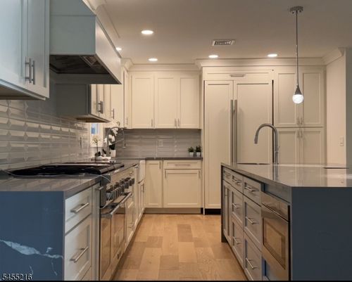 9 Crestview Ct, Montclair, NJ, 07042-1701 | Card Image