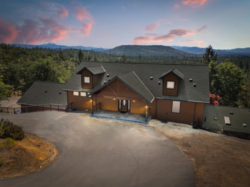 207 Crossway Dr, Gold Hill, OR, 97525-9627 | Card Image