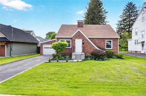 716 Scarboro Dr, Syracuse, NY, 13209-2247 | Card Image