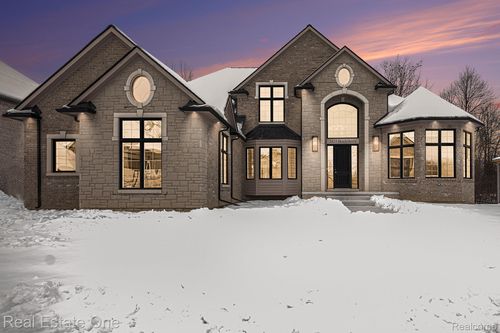 2423 Buckthorn Dr, Shelby Township, MI, 48316-1551 | Card Image