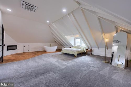 136 E Harrisburg Ave, ELIZABETHTOWN, PA, 17022-8105 | Card Image