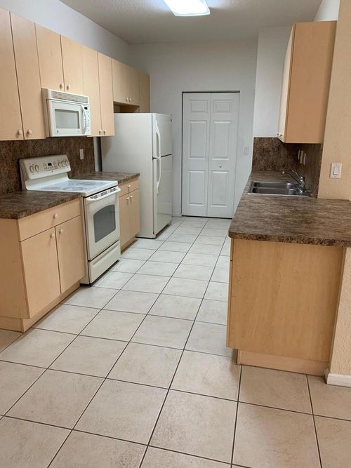 apt-86-3565 Forest Hill Blvd, Palm Springs, FL, 33406-5890 | Card Image
