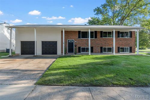 6 Brower Ln, Florissant, MO, 63031-7004 | Card Image