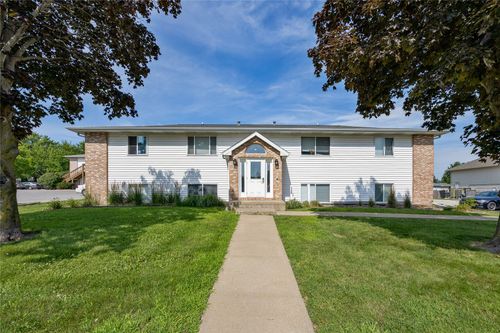 115 Sugar Creek Ln, North Liberty, IA, 52317-9600 | Card Image